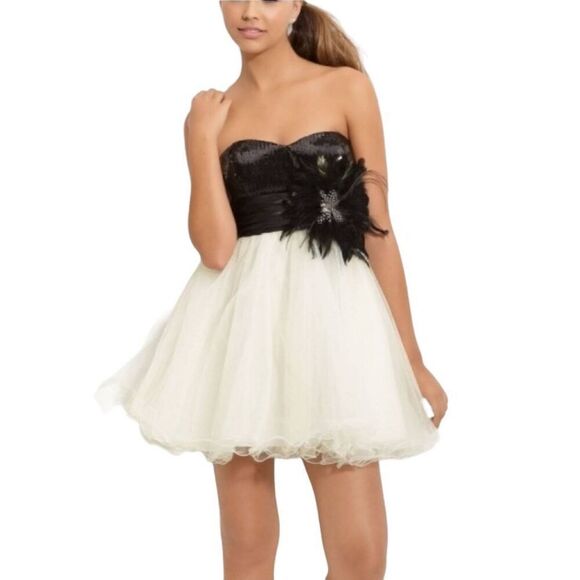 Formal Black & White Strapless Sequin Fluffy Sweetheart Mini Cocktail Dress - Picture 3 of 14